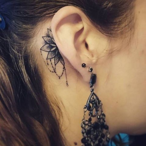 100 Tatouages derrière l'oreille mignons pour femme 30