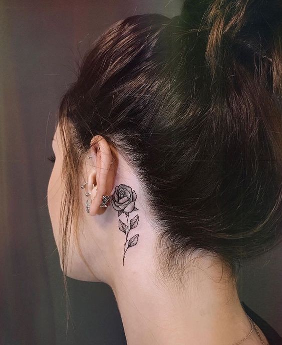 100 Tatouages derrière l'oreille mignons pour femme 101