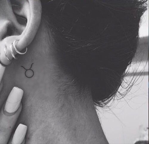 100 Tatouages derrière l'oreille mignons pour femme 10
