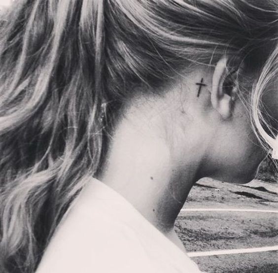 100 Tatouages derrière l'oreille mignons pour femme 33