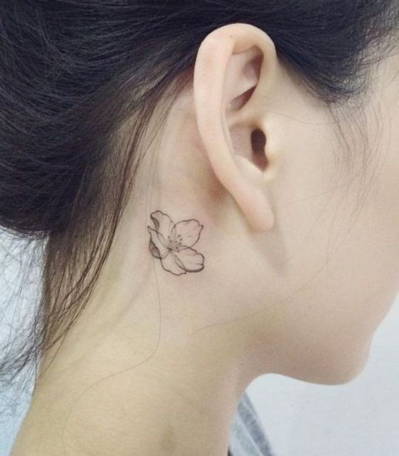 100 Tatouages derrière l'oreille mignons pour femme 38