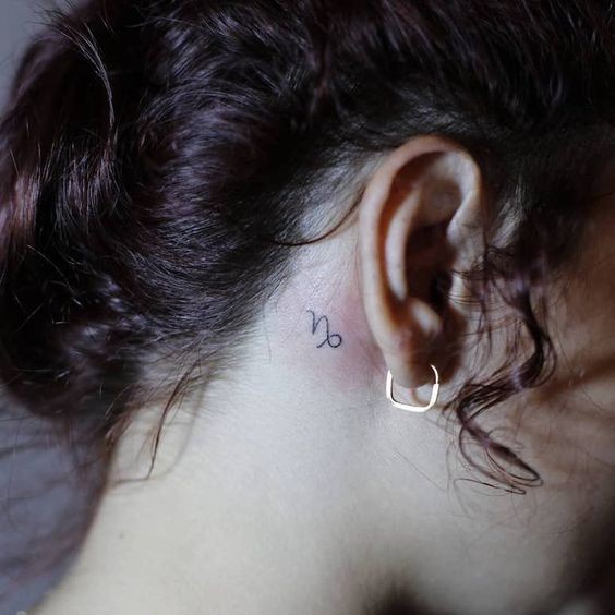 100 Tatouages derrière l'oreille mignons pour femme 48