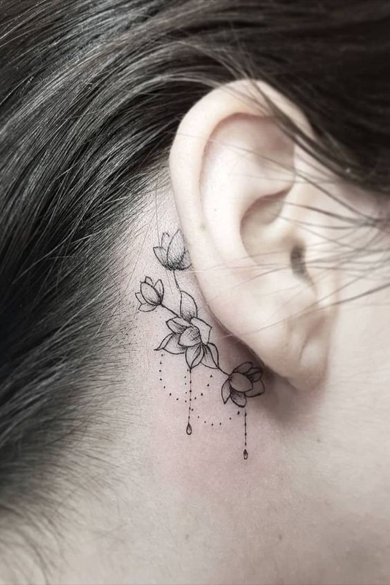 100 Tatouages derrière l'oreille mignons pour femme 23