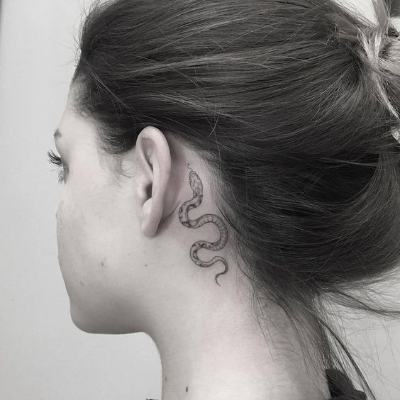 100 Tatouages derrière l'oreille mignons pour femme 62