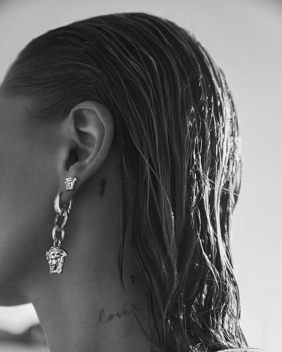 100 Tatouages derrière l'oreille mignons pour femme 70