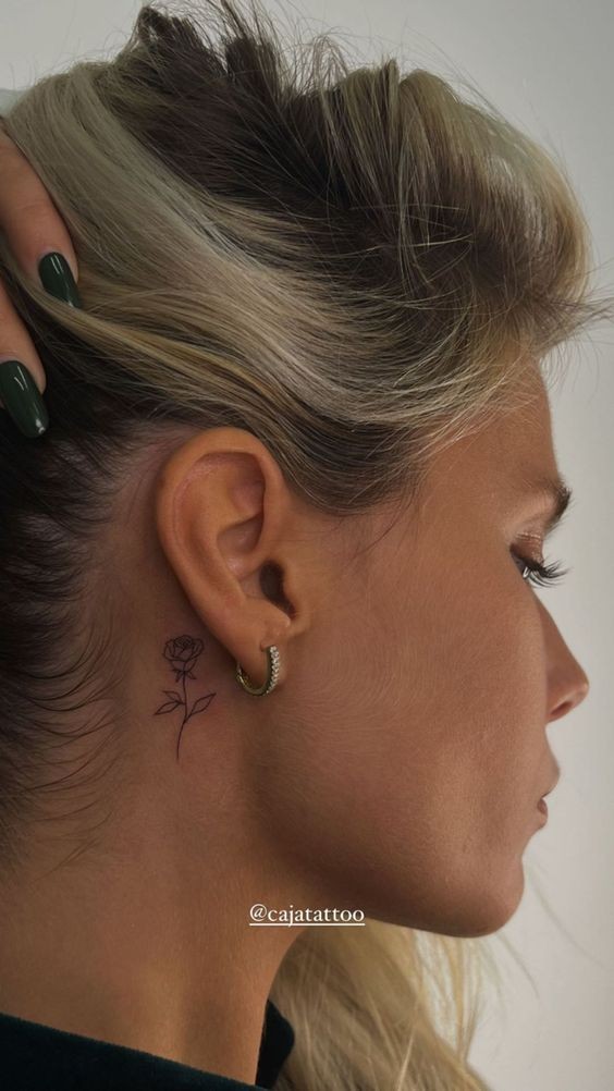 100 Tatouages derrière l'oreille mignons pour femme 74