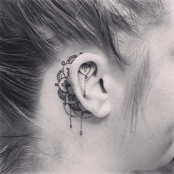 100 Tatouages derrière l'oreille mignons pour femme 85