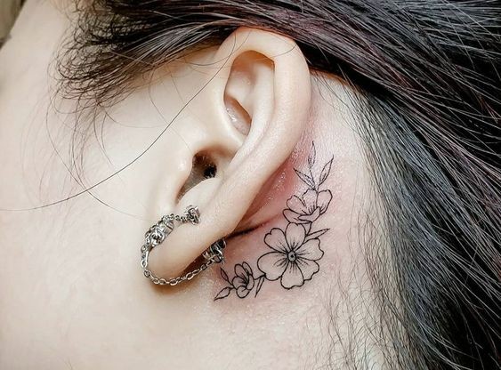 100 Tatouages derrière l'oreille mignons pour femme 89