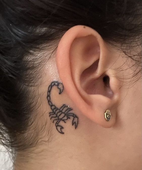 100 Tatouages derrière l'oreille mignons pour femme 98