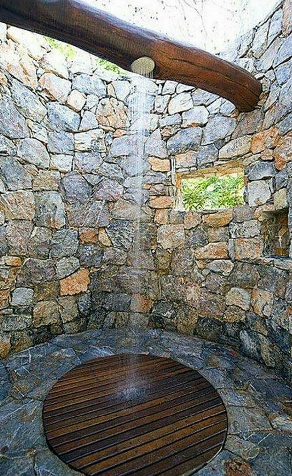 13 idées de douches de jardin à faire soi-même 2