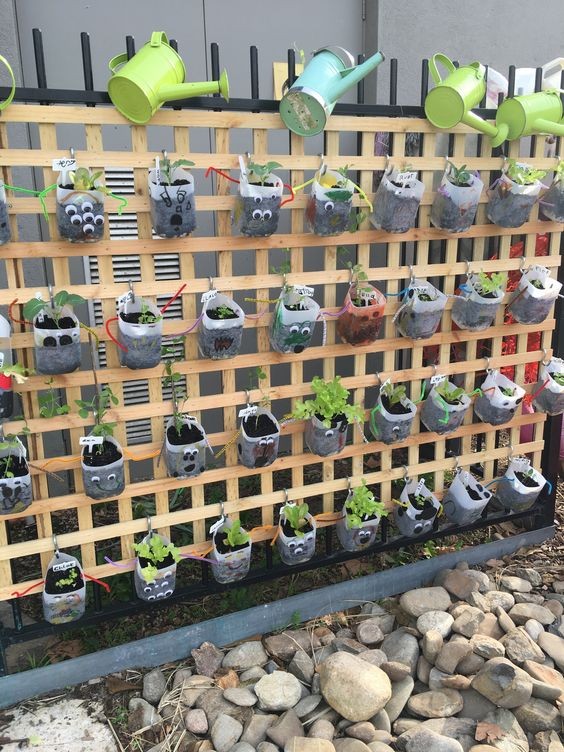 15 idées pour jardiner dans des bouteilles en plastique 5 15 idées pour jardiner dans des bouteilles en plastique 5