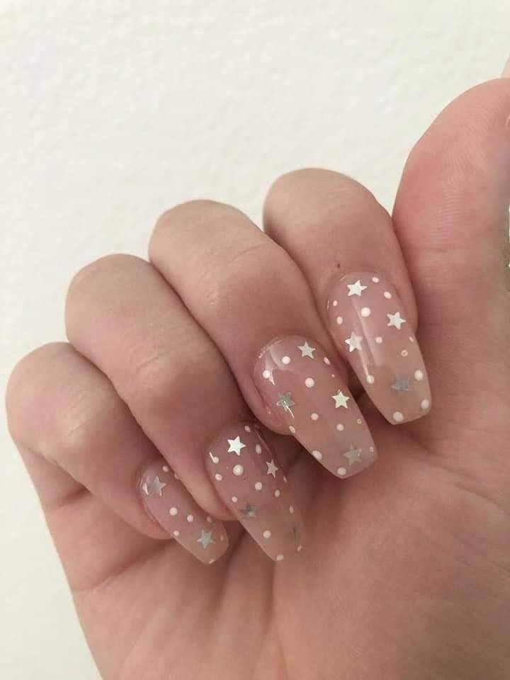 17 idées pour avoir de jolis ongles avec des étoiles 11 17 idées pour avoir de jolis ongles avec des étoiles 11