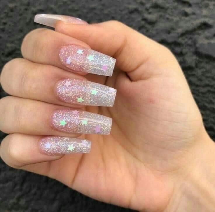 17 idées pour avoir de jolis ongles avec des étoiles 14 17 idées pour avoir de jolis ongles avec des étoiles 14