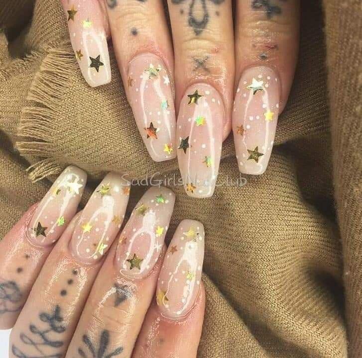 17 idées pour avoir de jolis ongles avec des étoiles 4 17 idées pour avoir de jolis ongles avec des étoiles 4