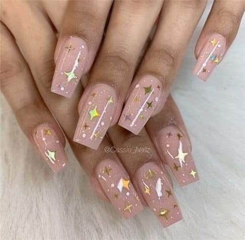 17 idées pour avoir de jolis ongles avec des étoiles 5 17 idées pour avoir de jolis ongles avec des étoiles 5