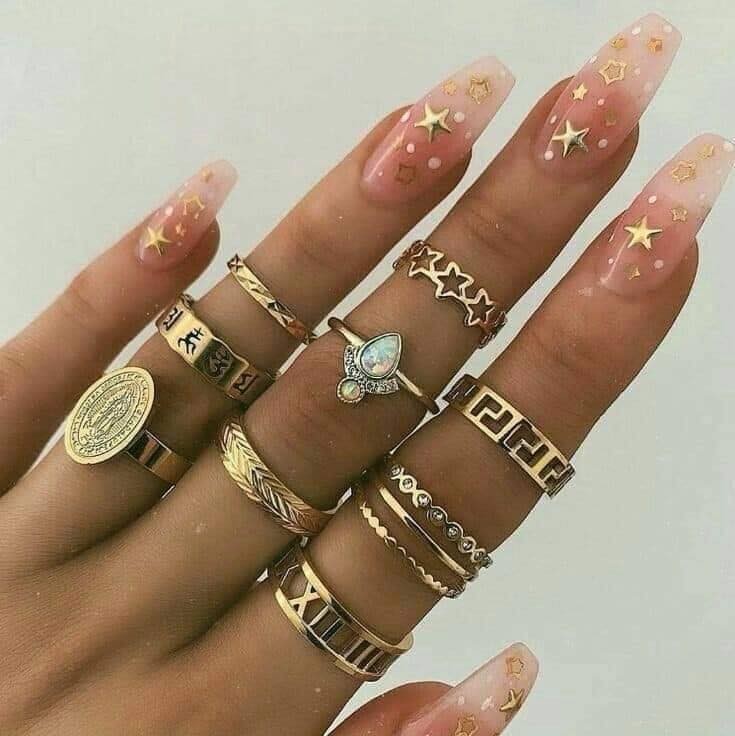 17 idées pour avoir de jolis ongles avec des étoiles 7 17 idées pour avoir de jolis ongles avec des étoiles 7
