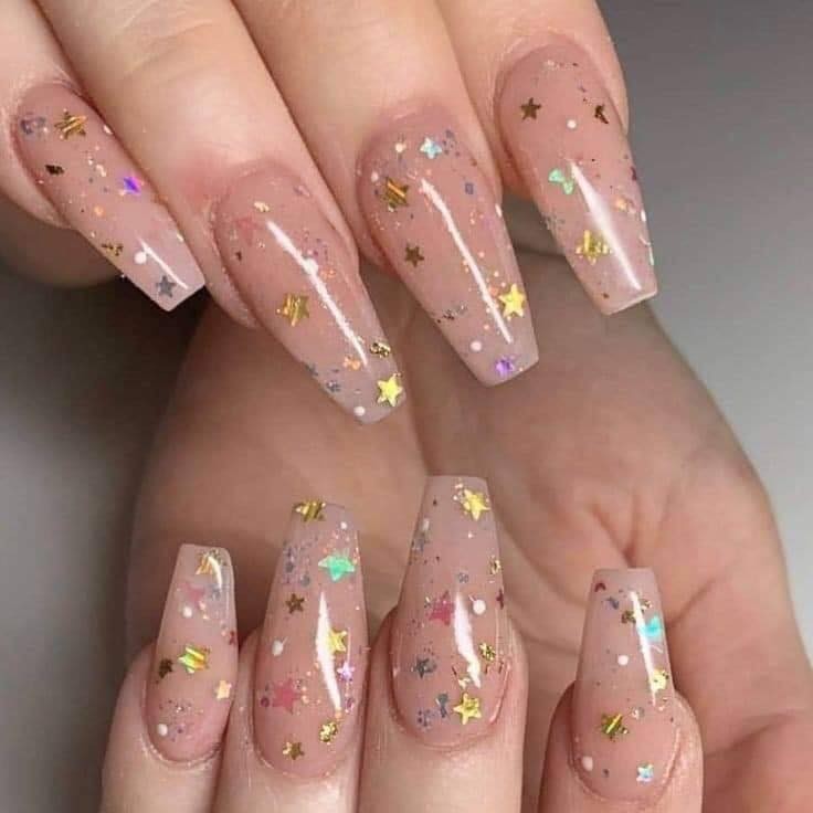 17 idées pour avoir de jolis ongles avec des étoiles 9 17 idées pour avoir de jolis ongles avec des étoiles 9