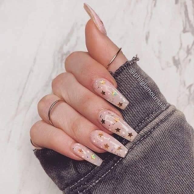 17 idées pour avoir de jolis ongles avec des étoiles 1 17 idées pour avoir de jolis ongles avec des étoiles 1