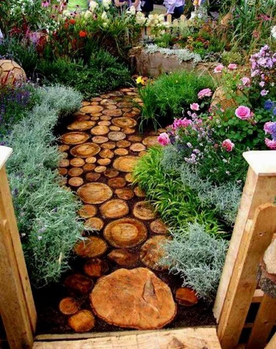 18 idées de chemin de jardin à faire avec des disques de bois 1 18 idées de chemin de jardin à faire avec des disques de bois 1