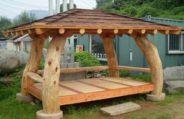 27 idées de gazebos & kiosques de jardin en bois 6