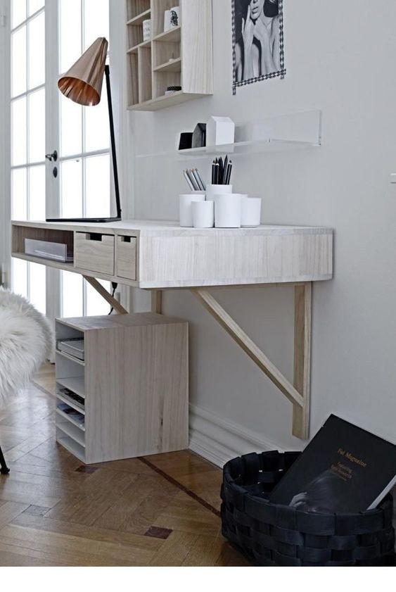 14 tables de chevet flottantes pour le travail sur les ordinateurs portables 14