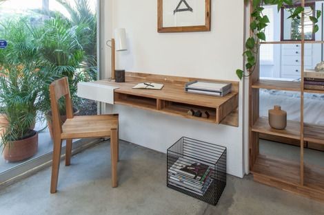14 tables de chevet flottantes pour le travail sur les ordinateurs portables 10