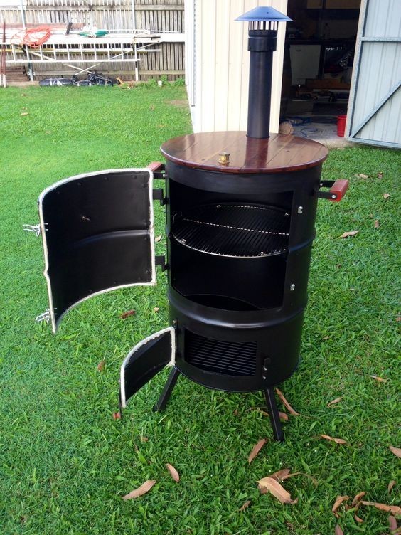 17 idées de barbecues à faire avec des barils en métal 12