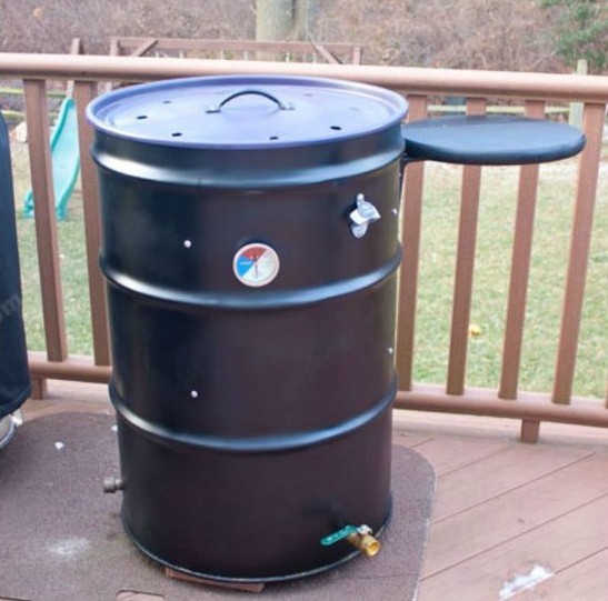 17 idées de barbecues à faire avec des barils en métal 16