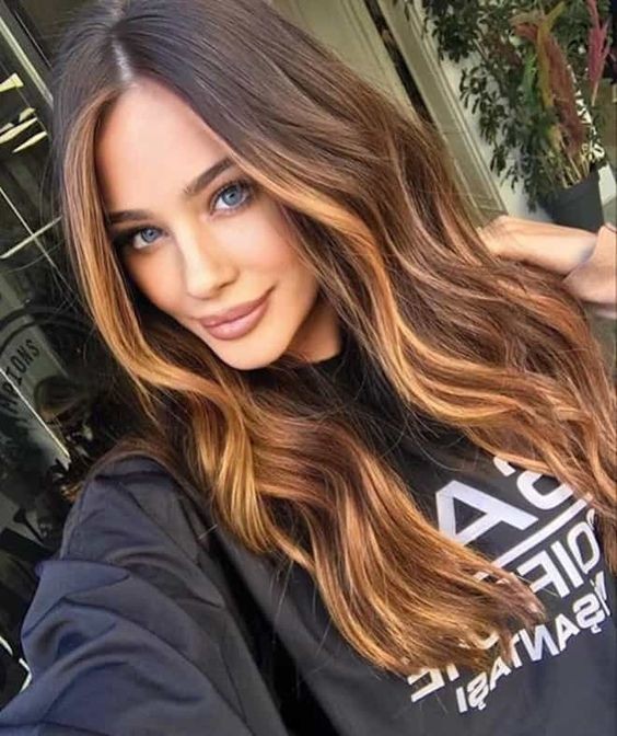 50 Balayages miel qui rendent une femme irrésistible 34 50 Balayages miel qui rendent une femme irrésistible 34
