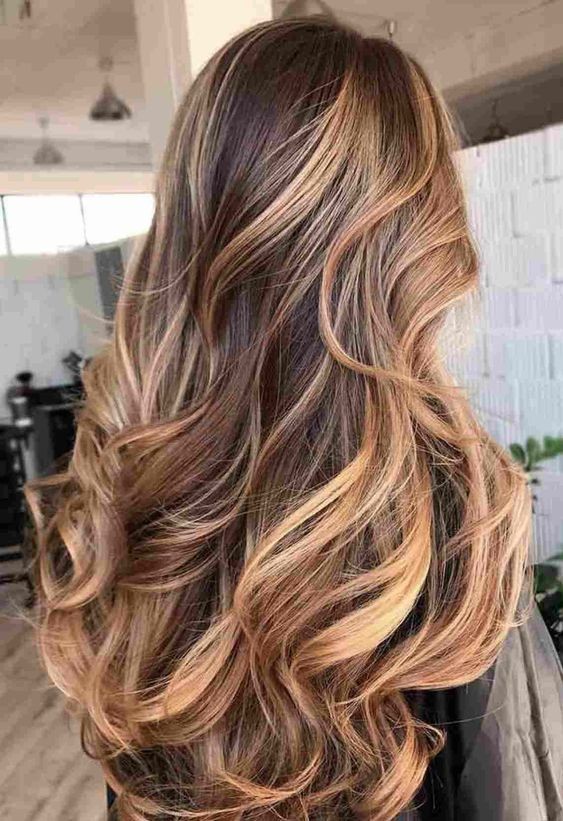 50 Balayages miel qui rendent une femme irrésistible 44 50 Balayages miel qui rendent une femme irrésistible 44