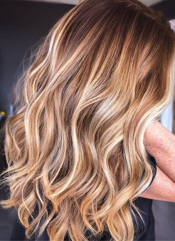 50 Balayages miel qui rendent une femme irrésistible 45 50 Balayages miel qui rendent une femme irrésistible 45