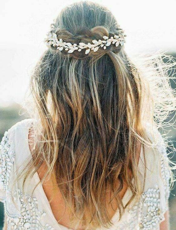 26 Coiffures de mariage mi-longs avec cheveux lâchés 24 26 Coiffures de mariage mi-longs avec cheveux lâchés 24
