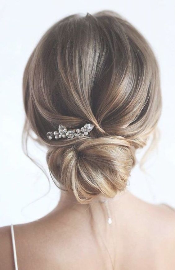 50 top idées de chignons bas pour s'inspirer 46 50 top idées de chignons bas pour s'inspirer 46
