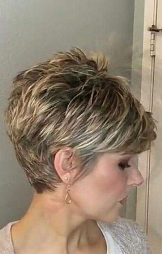 Les 50 plus belles coupes courtes femme 50 ans 35 Les 50 plus belles coupes courtes femme 50 ans 35