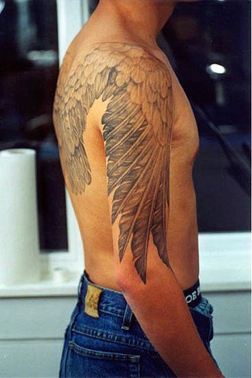 Les 44 plus belles idées de tatouages ailes d'ange 32