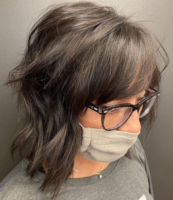 50 Coupes courtes pour femme de 50 ans avec lunettes 7