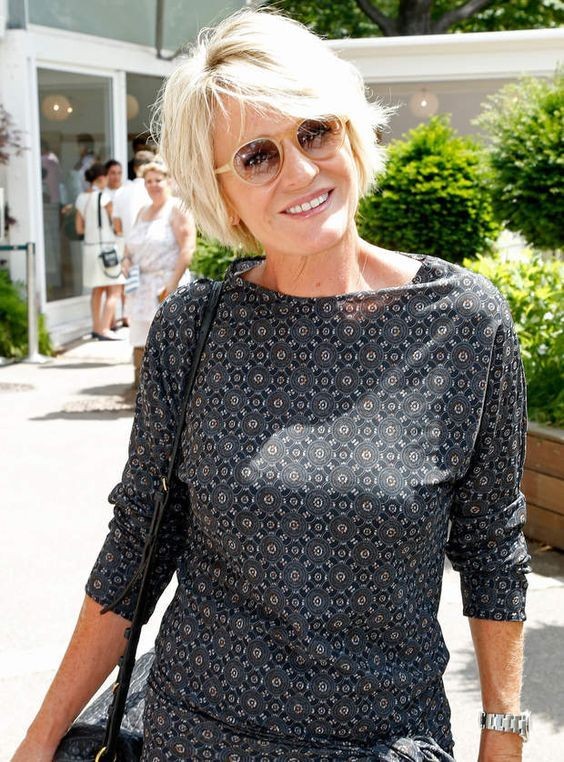50 Coupes courtes pour femme de 50 ans avec lunettes 30