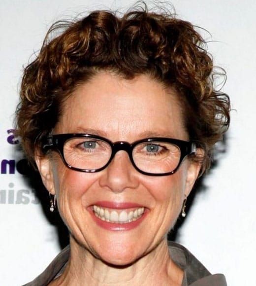 50 Coupes courtes pour femme de 50 ans avec lunettes 31
