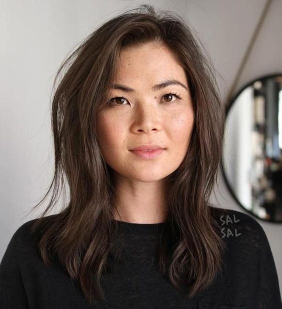 32 Coupes de cheveux pour affiner un visage rond 30 32 Coupes de cheveux pour affiner un visage rond 30
