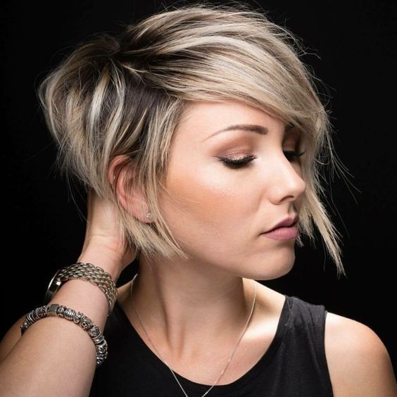 32 Coupes de cheveux pour affiner un visage rond 4 32 Coupes de cheveux pour affiner un visage rond 4