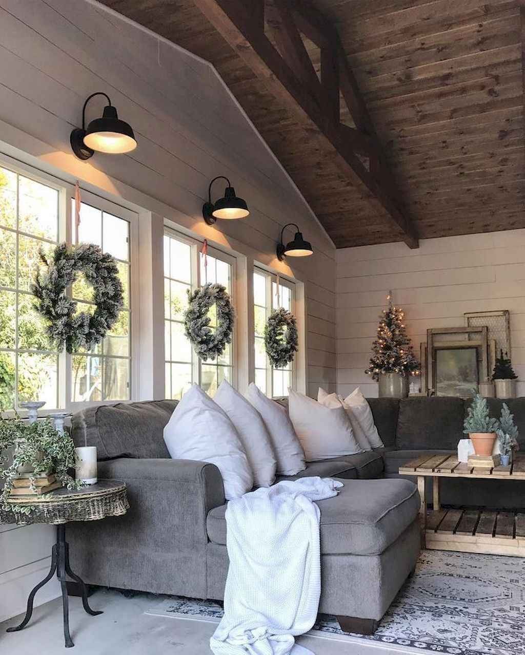 80 Belles idées pour décorer votre salon ce Noel 29