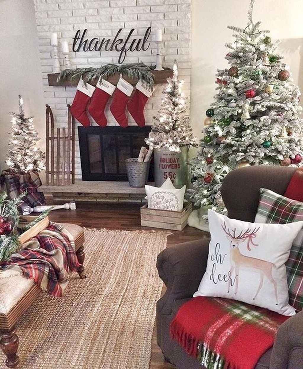 80 Belles idées pour décorer votre salon ce Noel 30