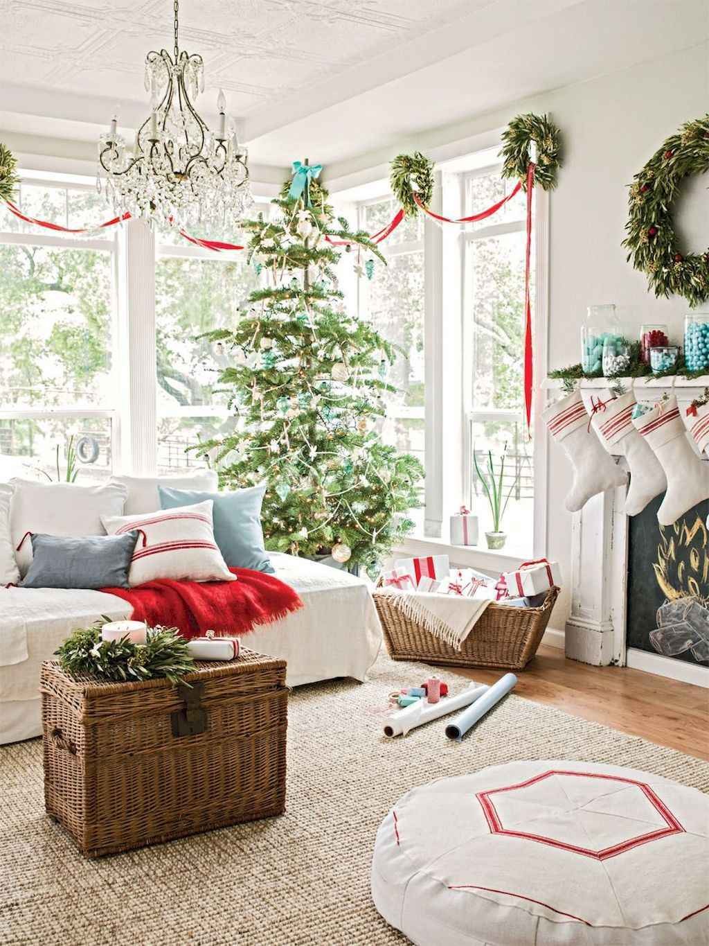 80 Belles idées pour décorer votre salon ce Noel 33