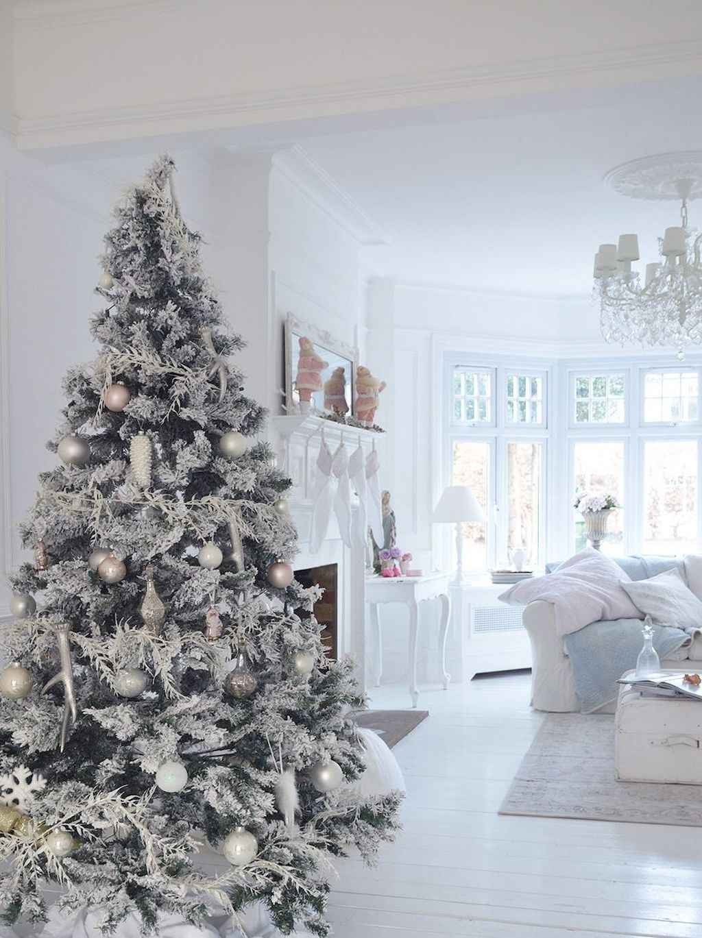 80 Belles idées pour décorer votre salon ce Noel 36