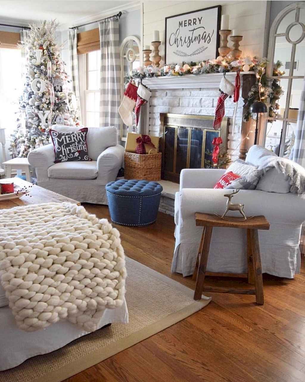 80 Belles idées pour décorer votre salon ce Noel 41