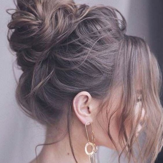 61 top idées de coiffures de chignon de mariage 34
