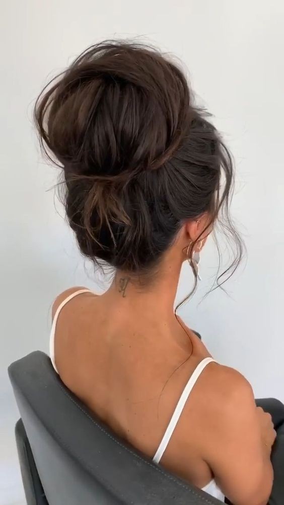 61 top idées de coiffures de chignon de mariage 56