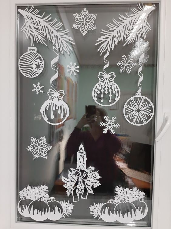 39 Top idées de Décorations de Fenêtres pour Noël 19 39 Top idées de Décorations de Fenêtres pour Noël 19