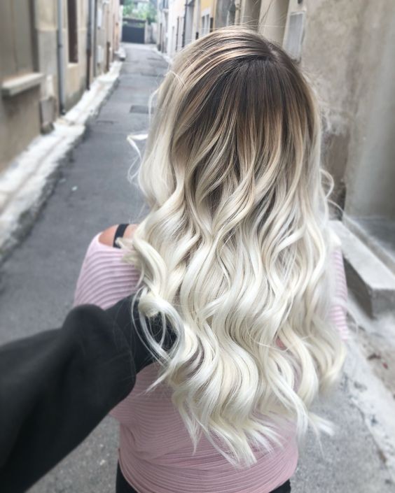 Les 50 plus belles couleurs de cheveux blond polaire 38 Les 50 plus belles couleurs de cheveux blond polaire 37