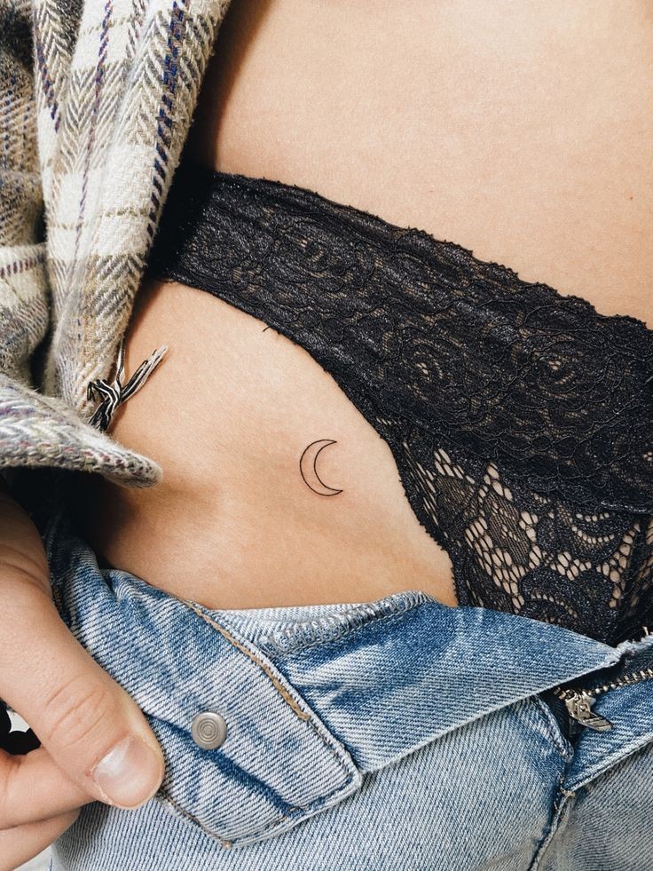 Les 50 plus beaux tatouages hanche pour femme 2 Les 50 plus beaux tatouages hanche pour femme 2
